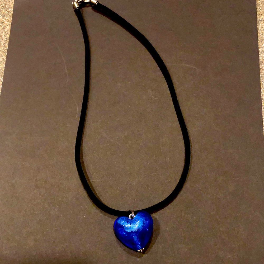 Imported from Turkey 🇹🇷. Glass heart pendant on 18” velvet necklace.